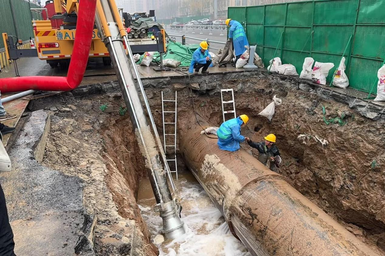 濟(jì)南水務(wù)集團(tuán)圓滿完成鳳凰路高架橋配套供水管線新舊管道水源切換工作